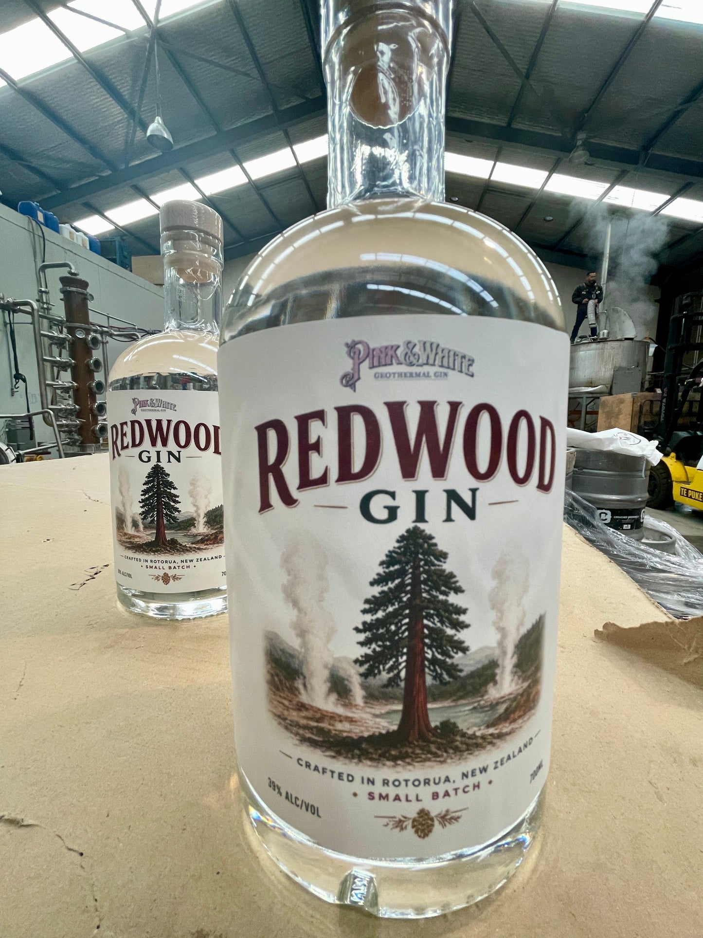 **NEW RELEASE** Pink & White REDWOOD GIN - 700ml - 39%